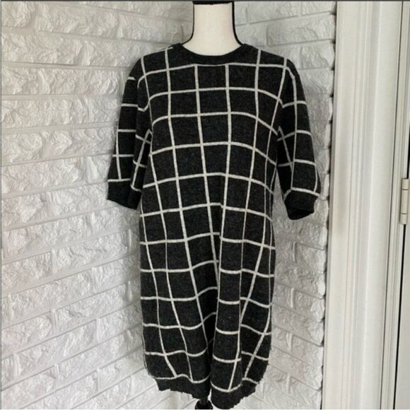 Black and White Sweater Dress - Picture 1 of 3